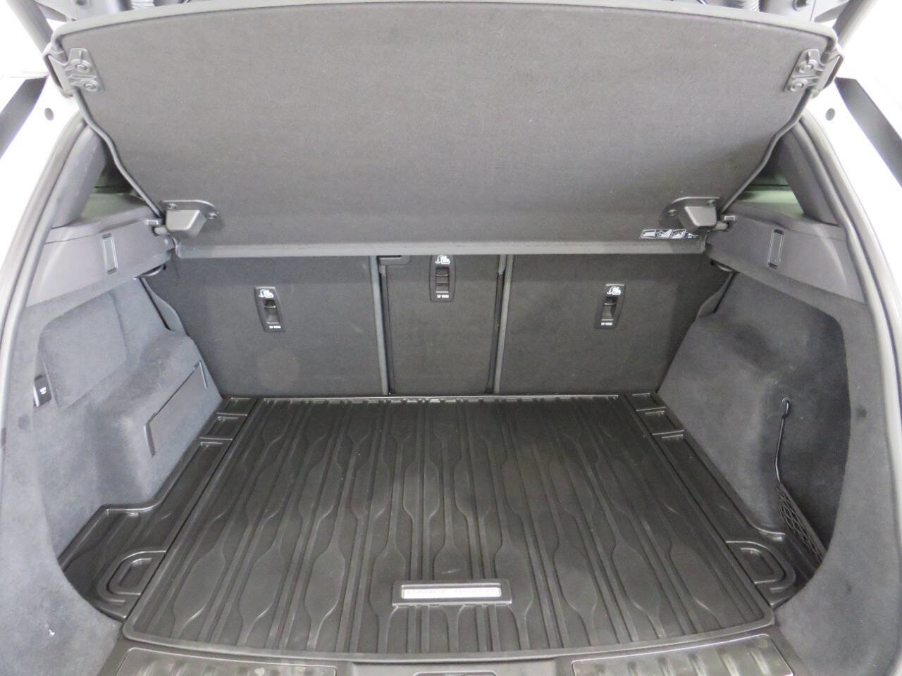 Used 2020 Land Rover Range Rover Evoque R-Dynamic S image 27