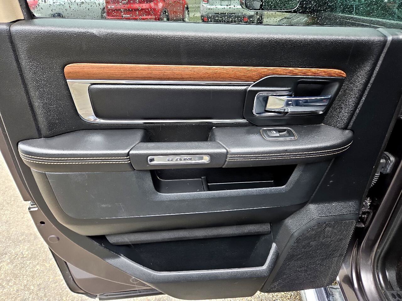 Used 2017 RAM 1500 Laramie image 11