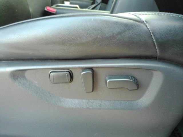 Used 2023 Nissan Armada SL w/ Captain's Chairs Package image 24