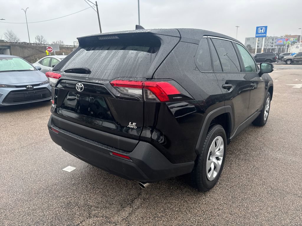 Used 2024 Toyota RAV4 LE image 7