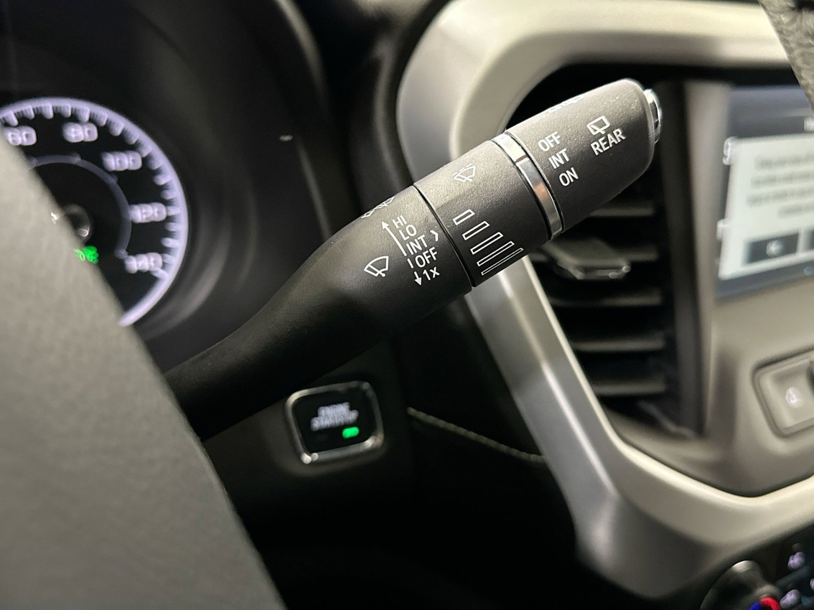 Used 2019 GMC Acadia SLE image 23