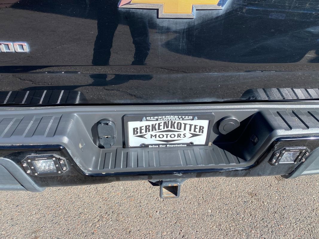 Used 2015 Chevrolet Colorado LT w/ LT Convenience Package image 11