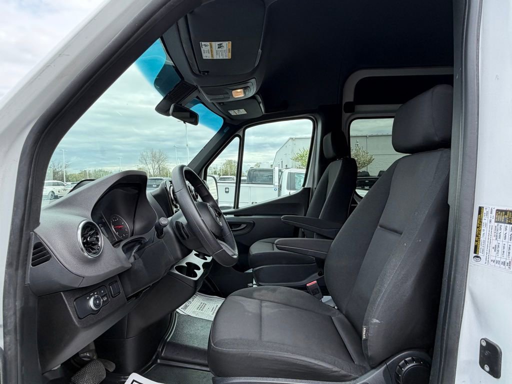 Used 2025 Mercedes-Benz Sprinter 2500 image 11