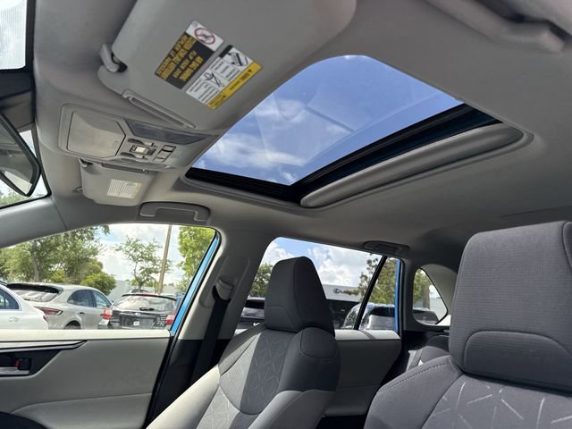 Used 2021 Toyota RAV4 XLE w/ Convenience Package FWD image 22