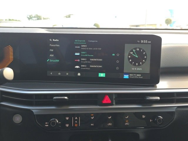 Used 2025 Kia Sorento LX image 12