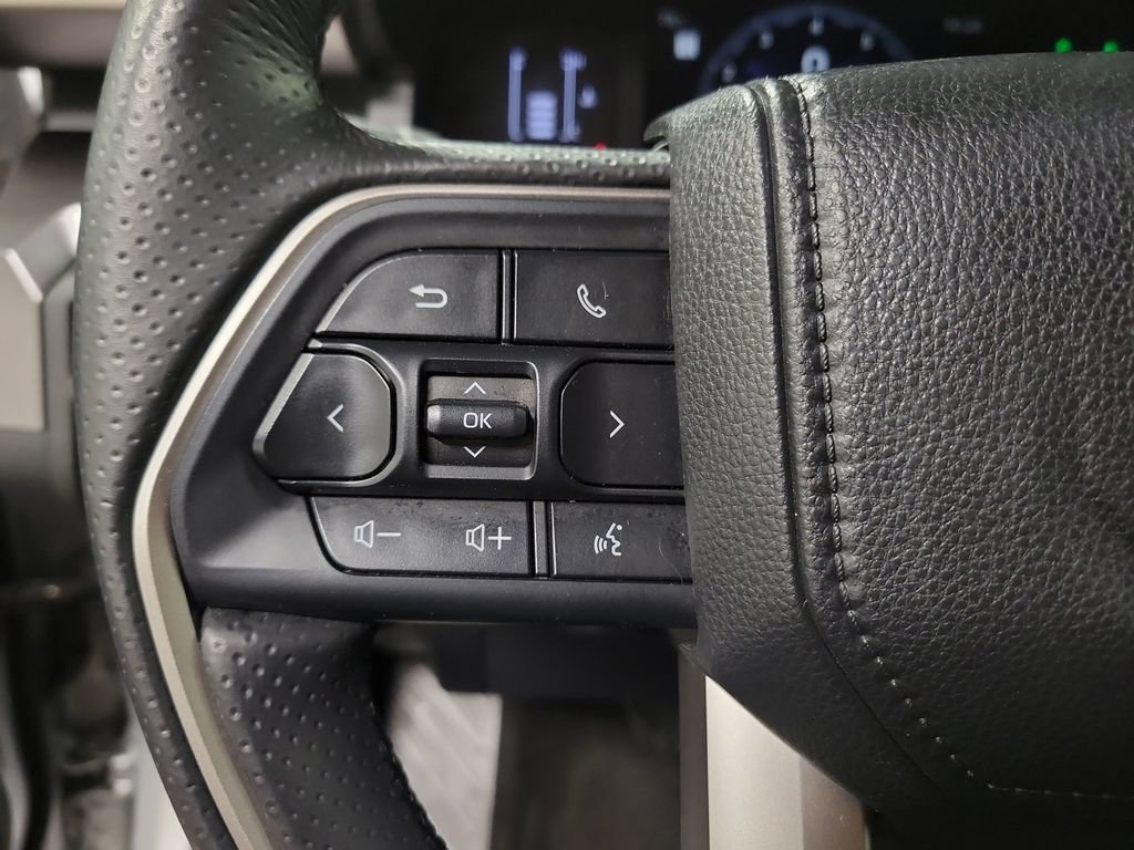 Used 2025 Toyota 4Runner SR5 AWD/4WD image 24