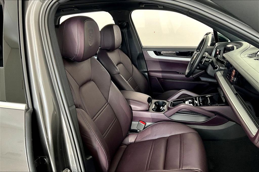 Used 2024 Porsche Cayenne image 11