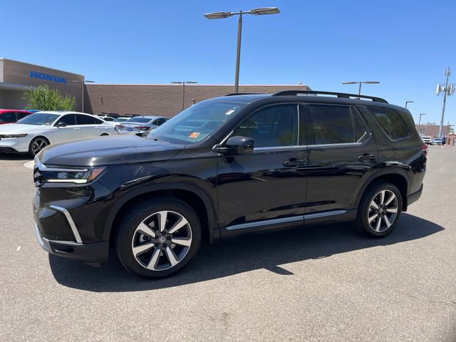 Certified 2025 Honda Pilot Touring image 1