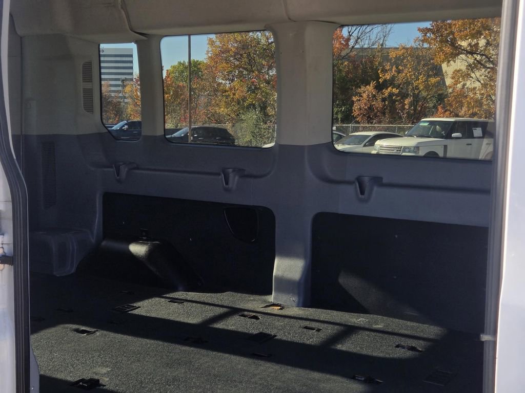 Used 2018 Ford Transit 350 XL image 7