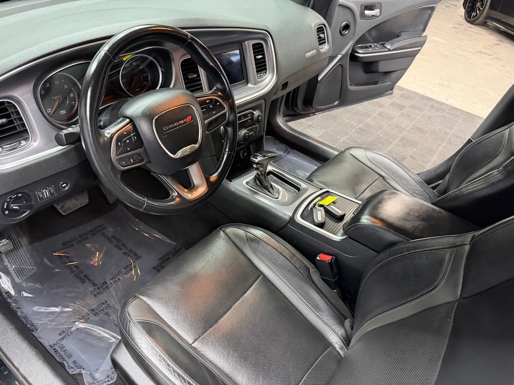 Used 2020 Dodge Charger SXT w/ Leather Interior Group RWD image 32