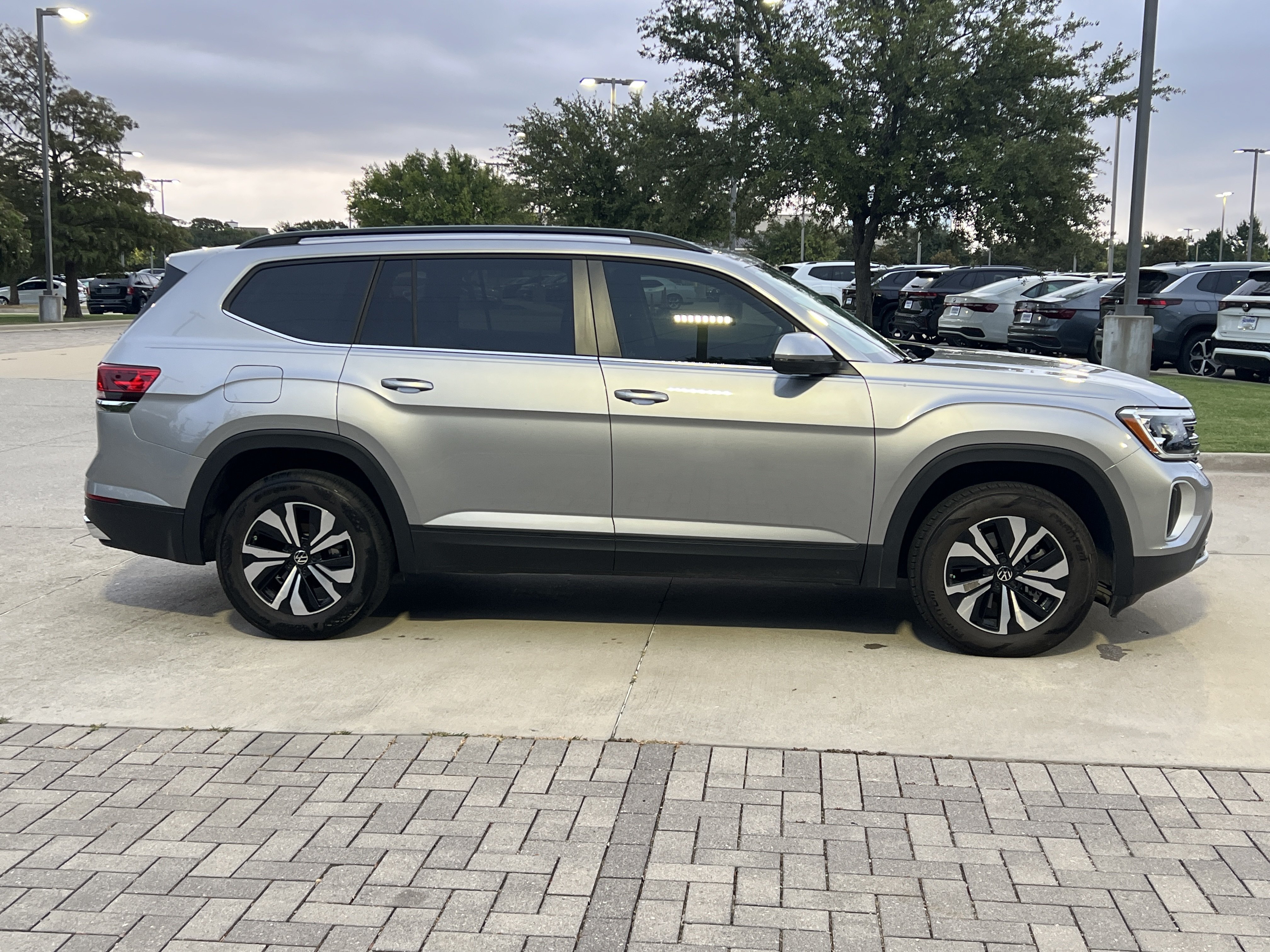 Used 2024 Volkswagen Atlas SE FWD image 9
