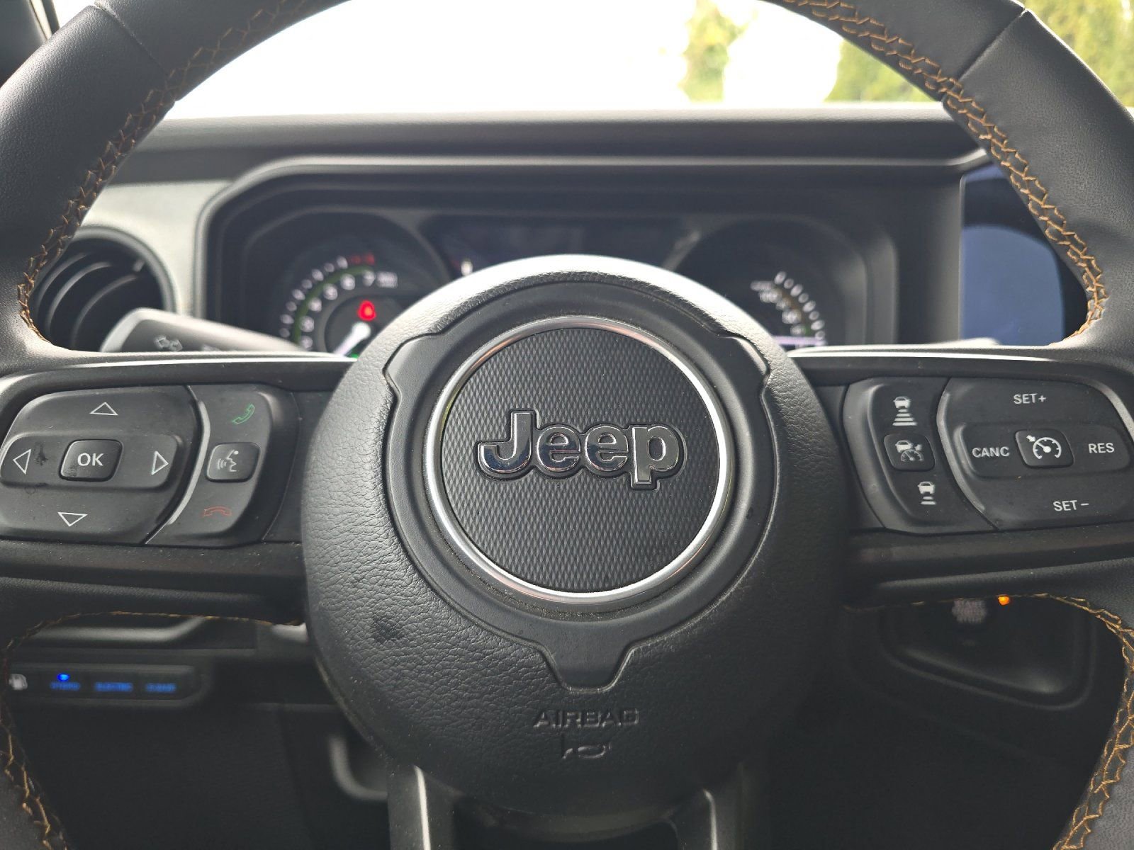 Used 2024 Jeep Wrangler Unlimited image 22