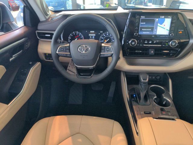 Used 2021 Toyota Highlander Limited image 16