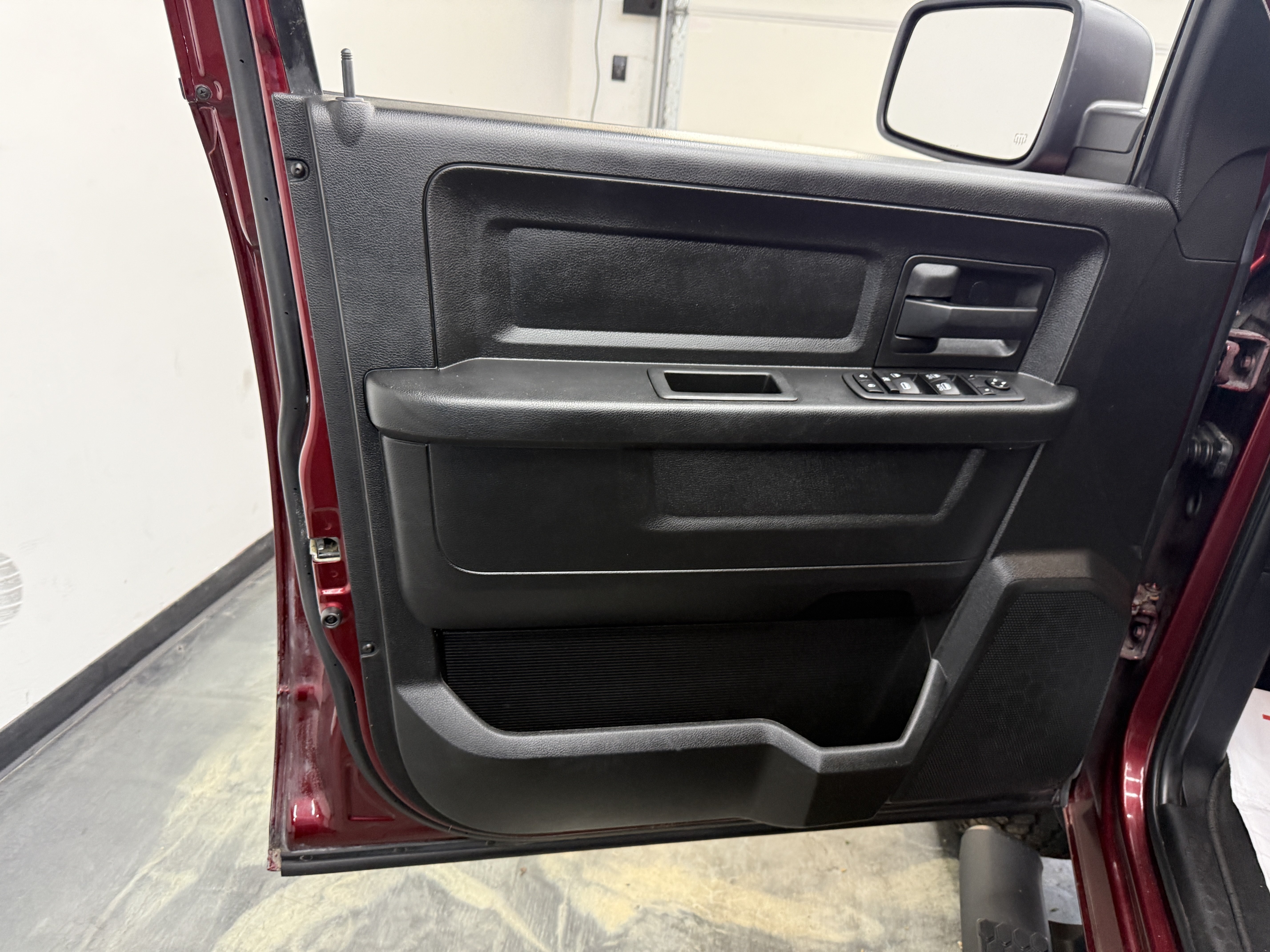 Used 2019 RAM 1500 Express w/ Wheel & Sound Group AWD/4WD image 9