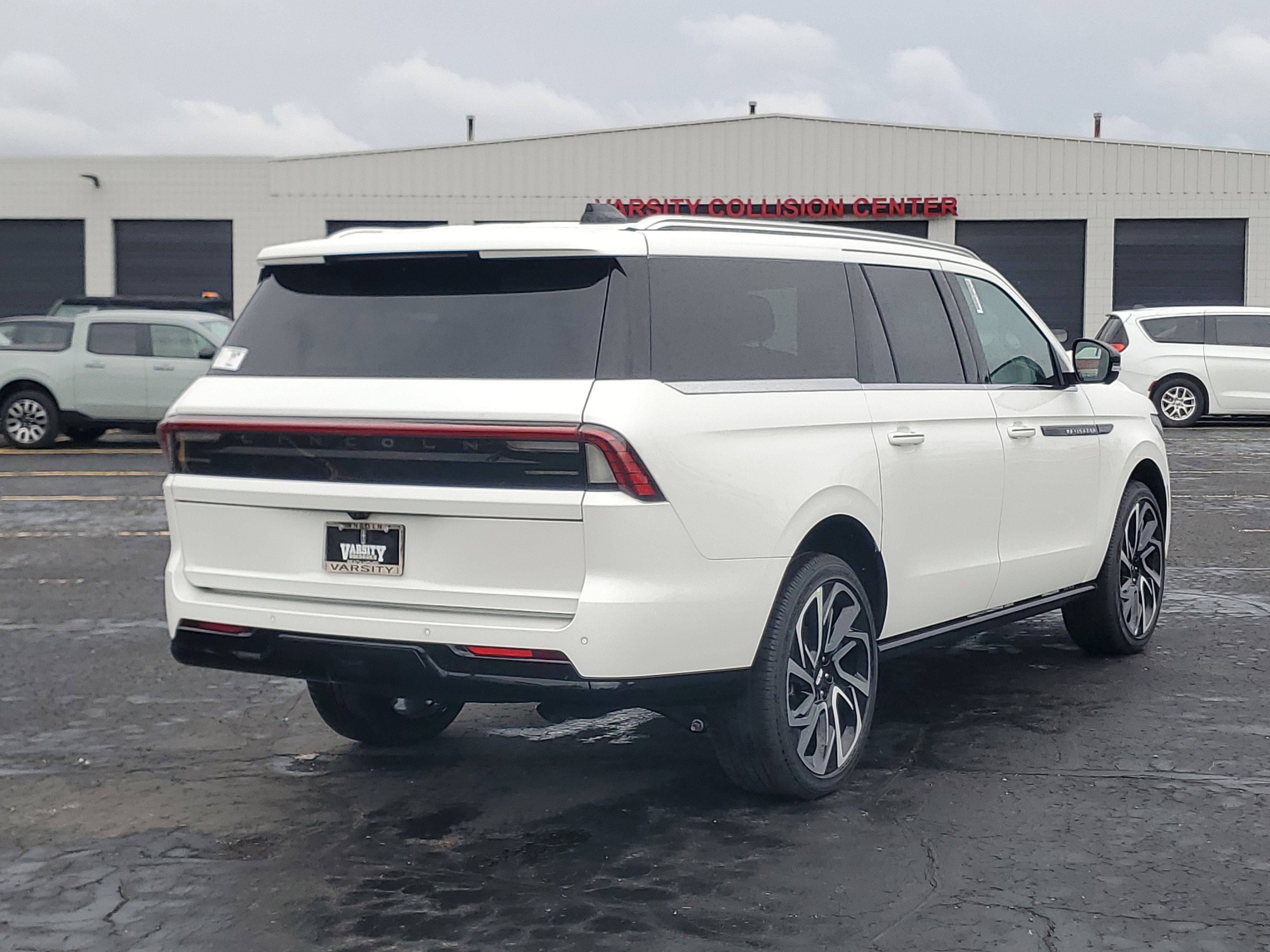 New 2026 Lincoln Navigator L Black Label AWD/4WD image 4