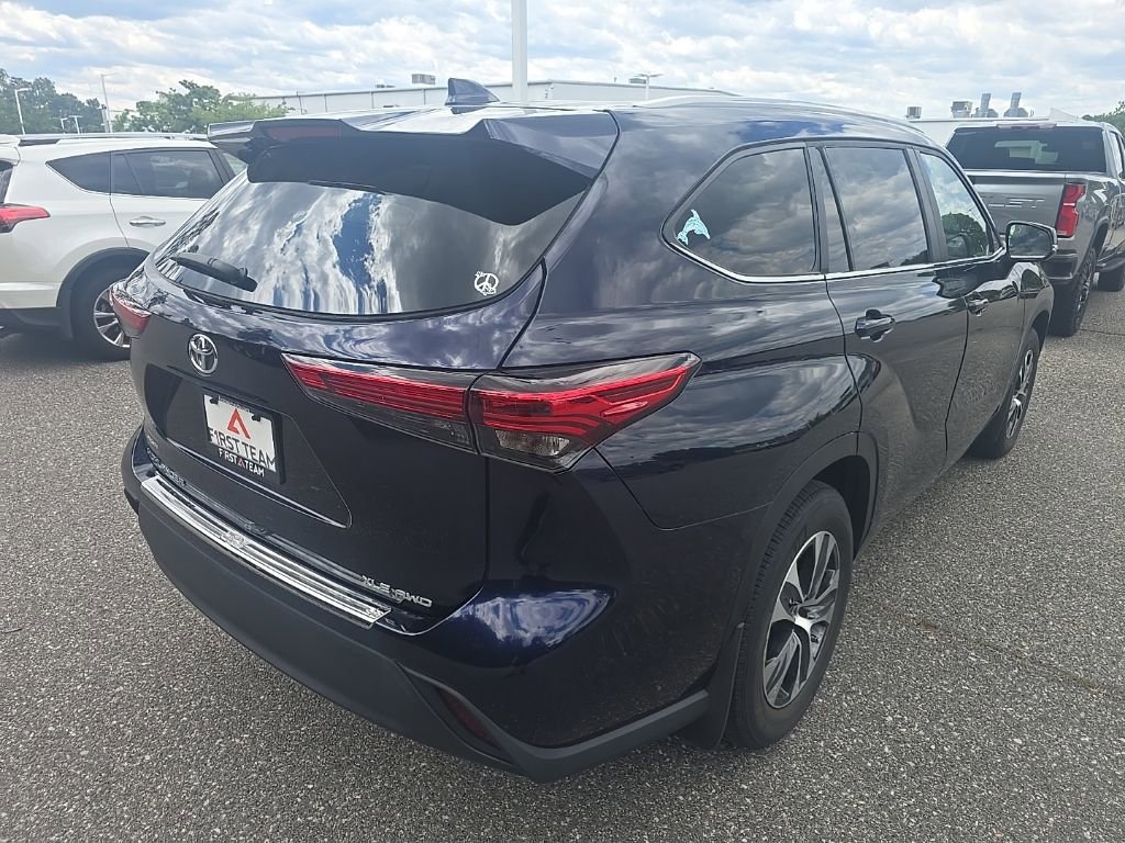 Used 2023 Toyota Highlander XLE image 5