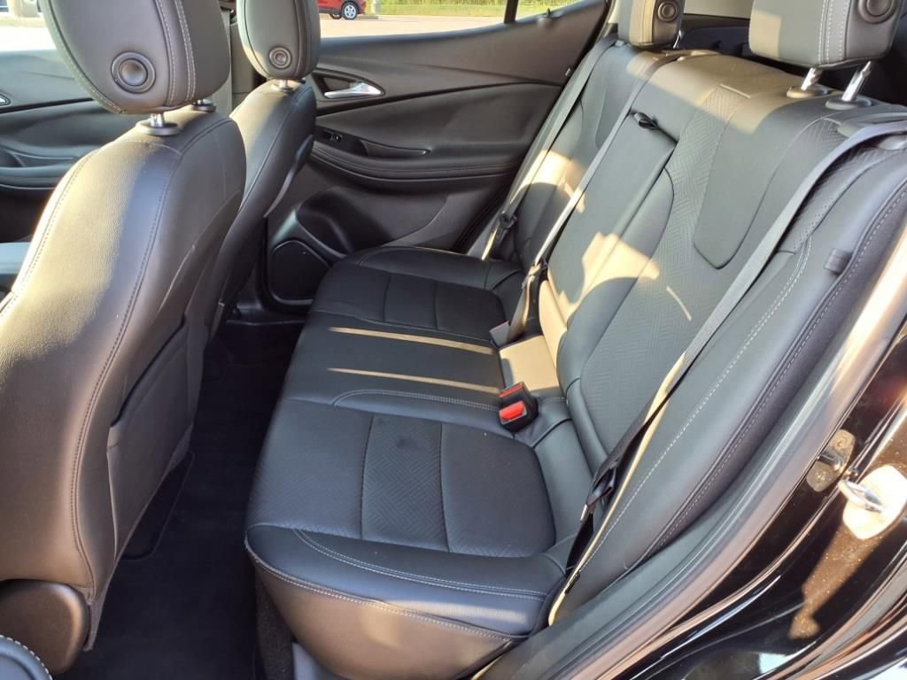 Used 2022 Buick Encore GX Essence w/ Experience Buick Package image 29