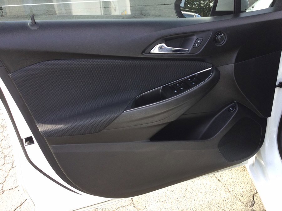 Used 2017 Chevrolet Cruze LS FWD image 12