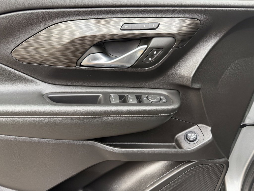 Used 2024 GMC Terrain SLT image 17