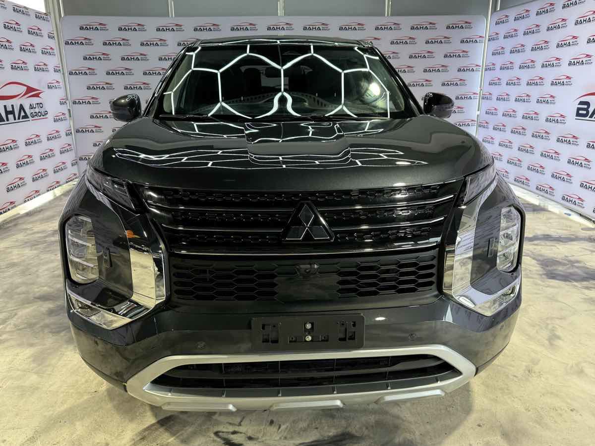 Used 2024 Mitsubishi Outlander AWD image 4