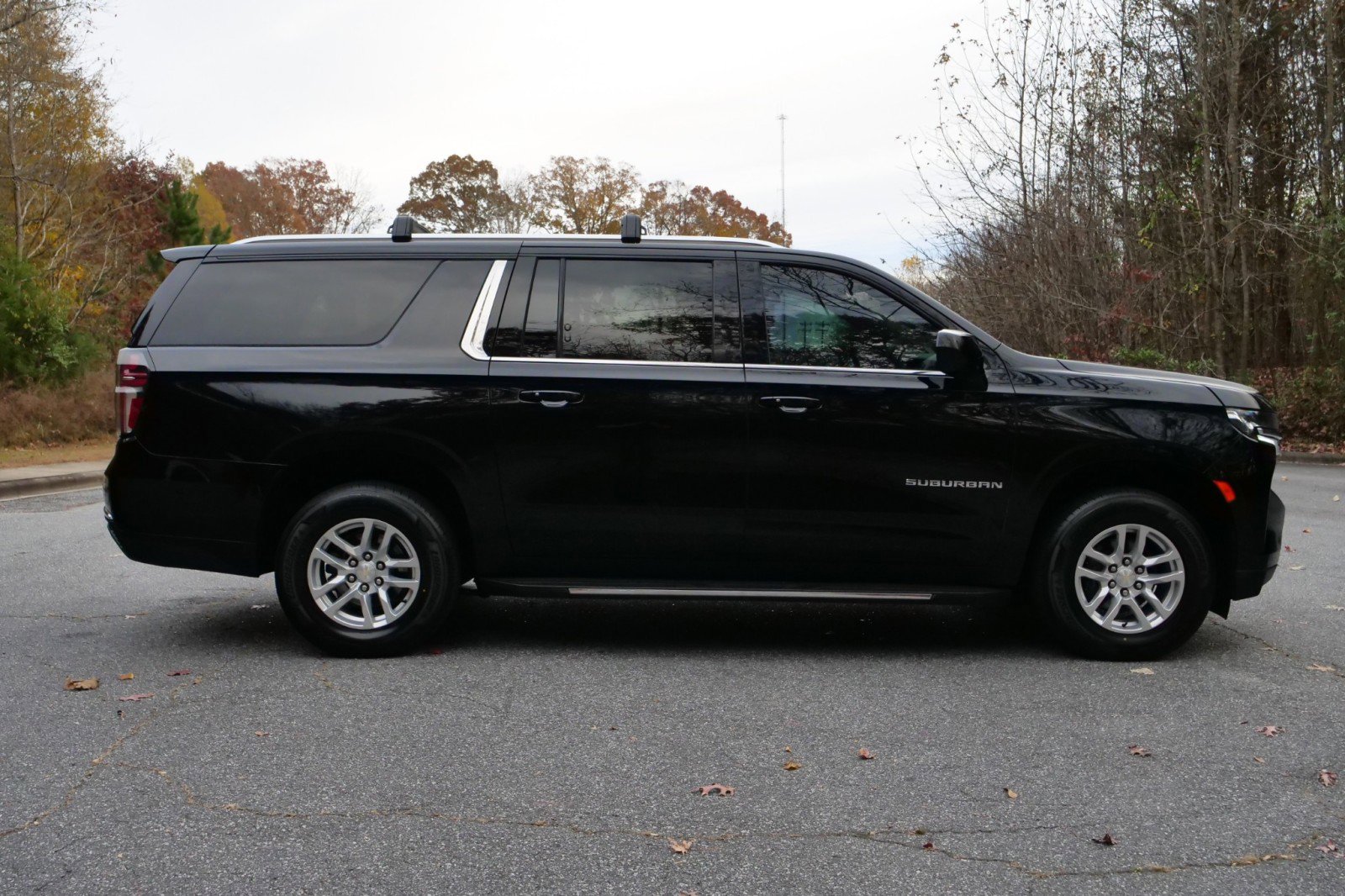 Used 2021 Chevrolet Suburban LT image 32