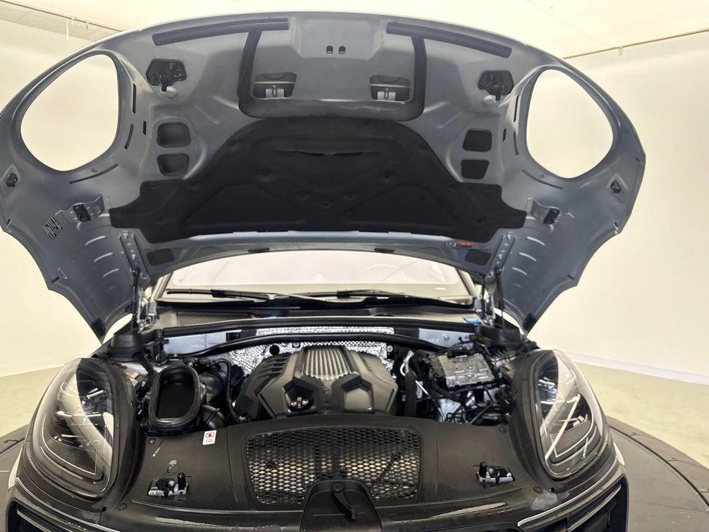 Certified 2024 Porsche Macan Turbo AWD/4WD image 13
