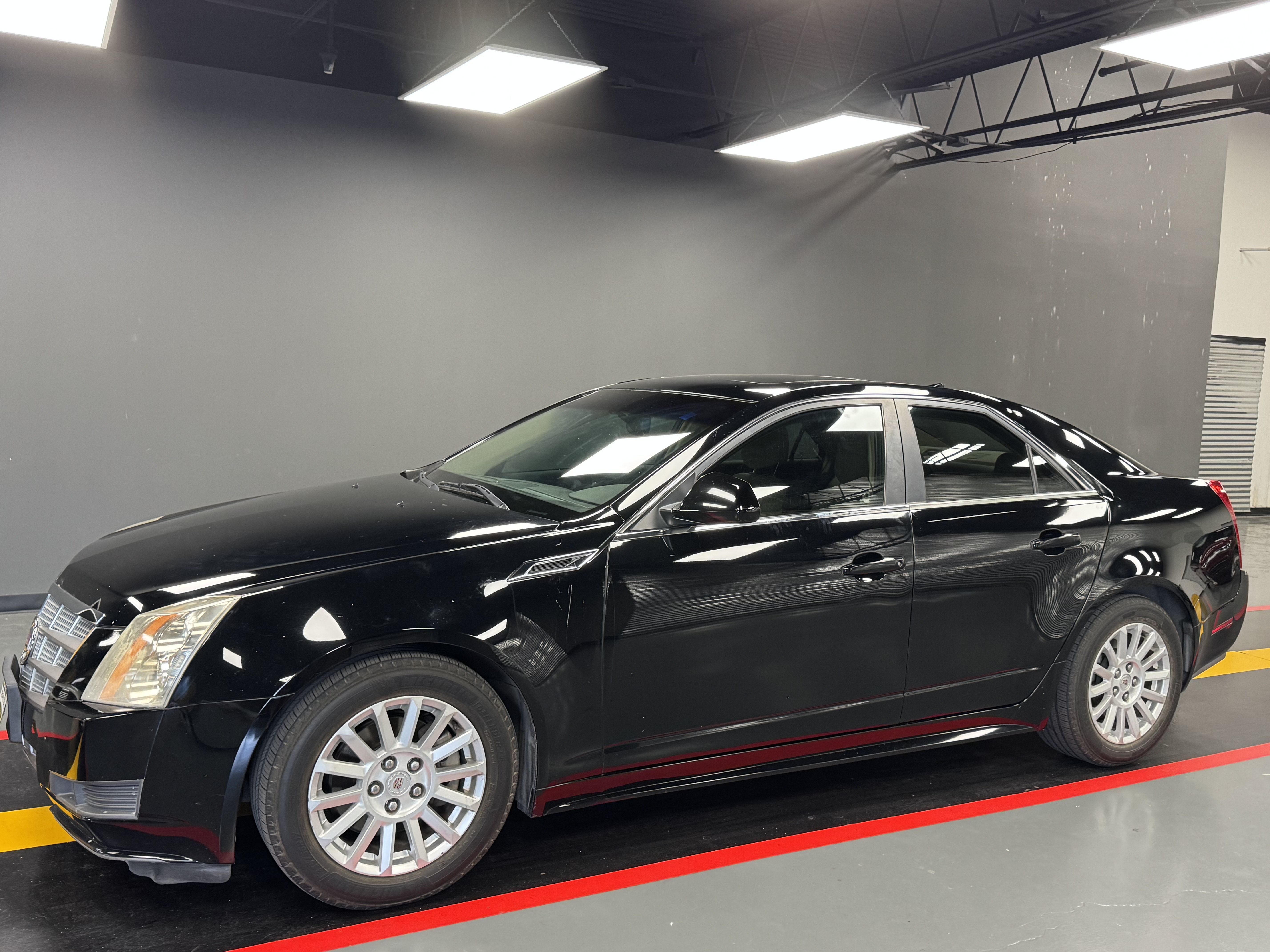 Used 2011 Cadillac CTS Luxury RWD image 2