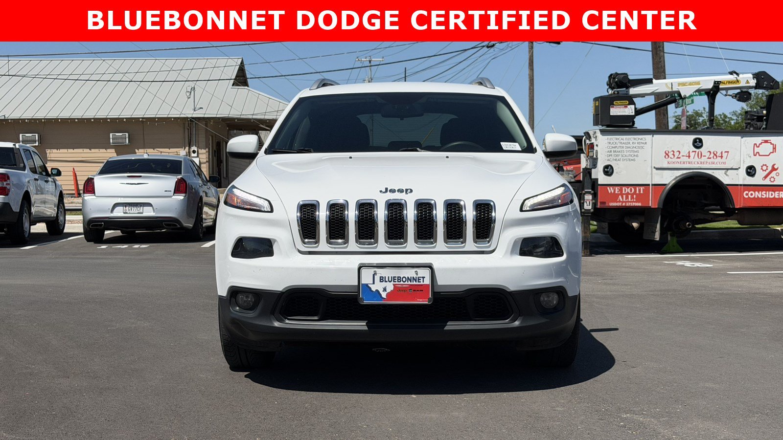 Used 2018 Jeep Cherokee Latitude FWD image 2