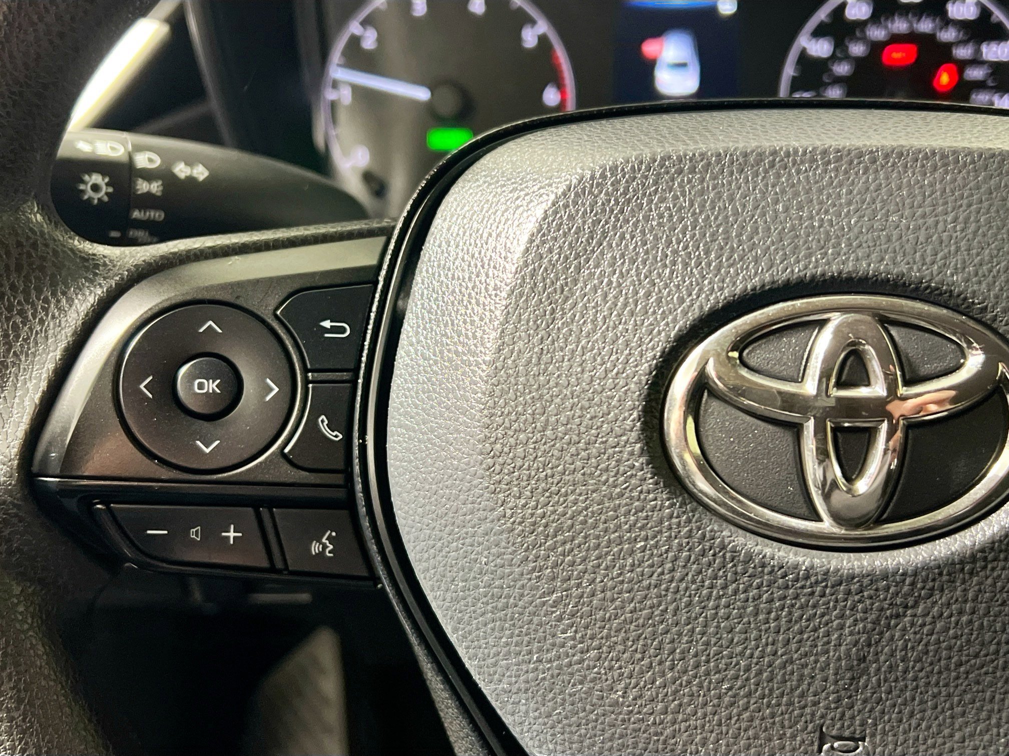 Used 2025 Toyota Corolla LE image 18