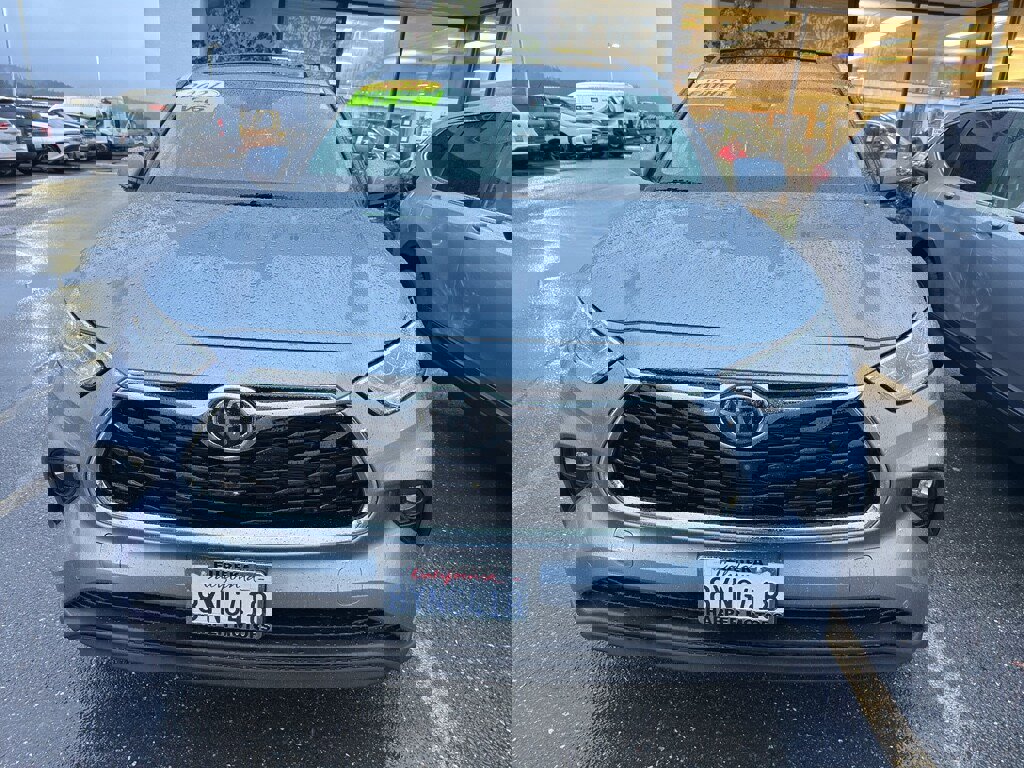 Used 2021 Toyota Highlander Limited image 2