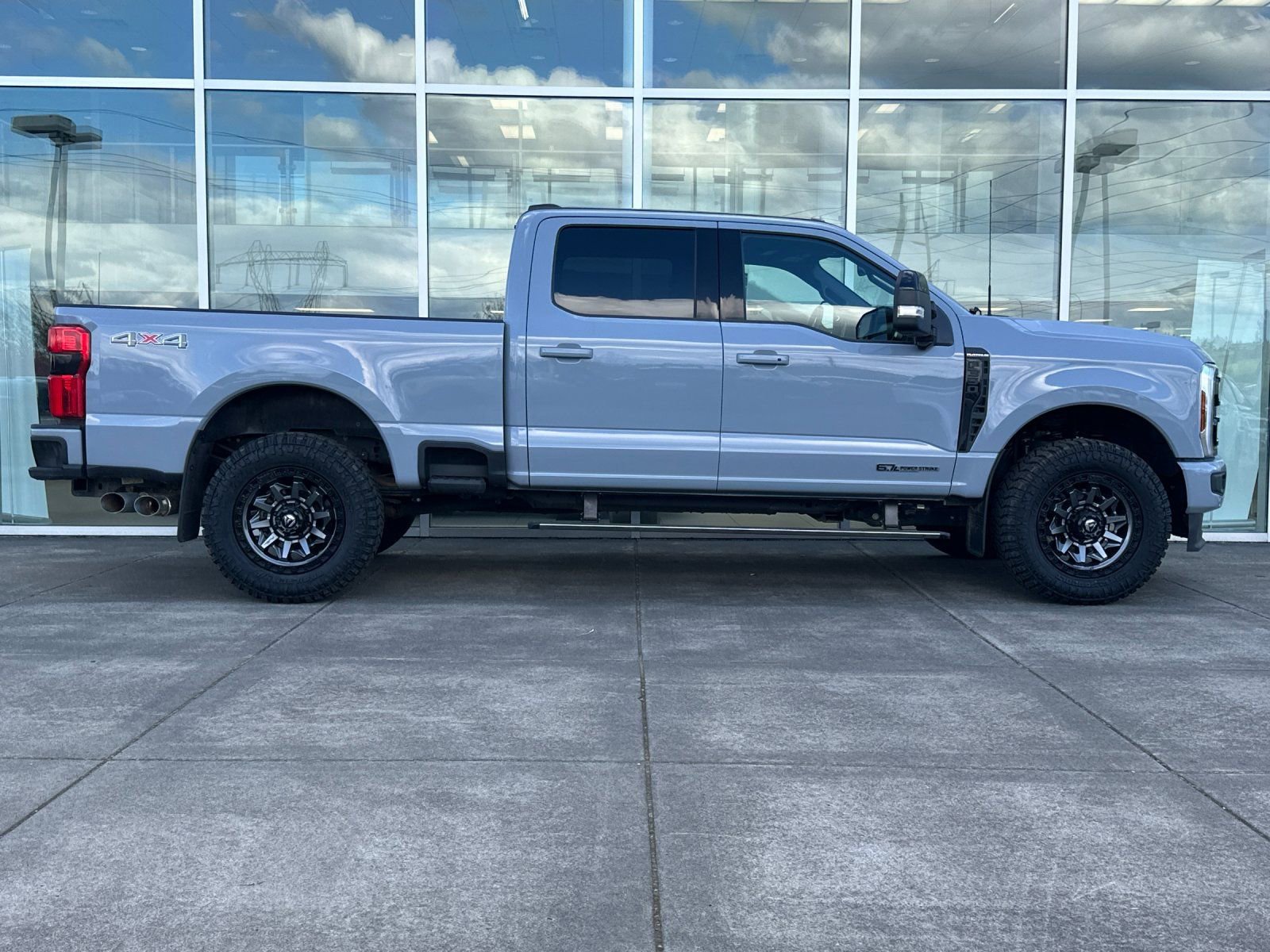 Used 2025 Ford F350 Platinum AWD/4WD image 2