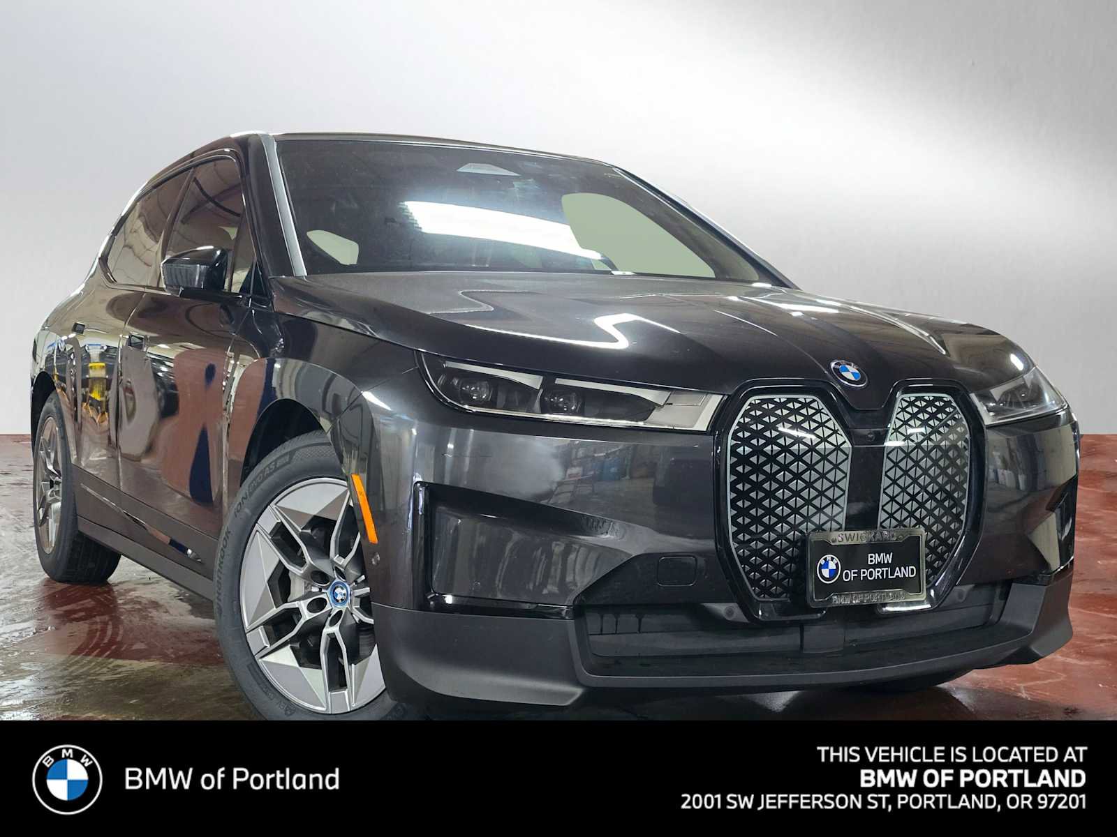 Used 2022 BMW iX xDrive50 w/ Convenience Package image 1