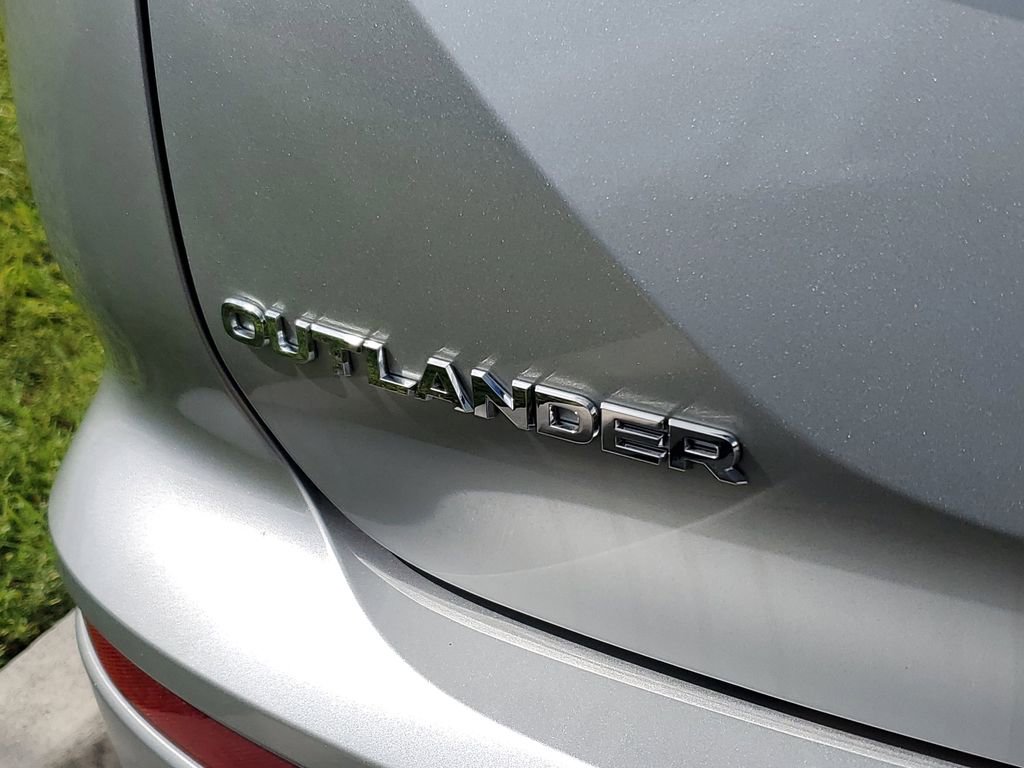 New 2025 Mitsubishi Outlander SE AWD/4WD image 8
