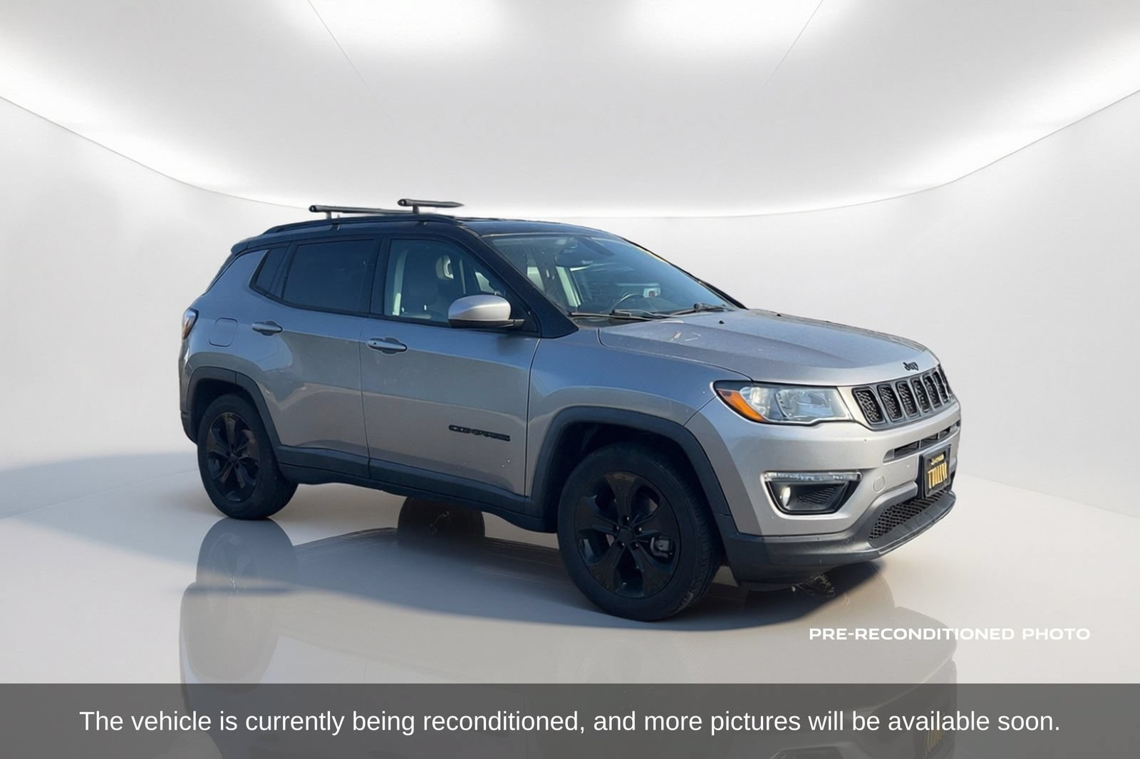 Used 2019 Jeep Compass Latitude FWD image 3
