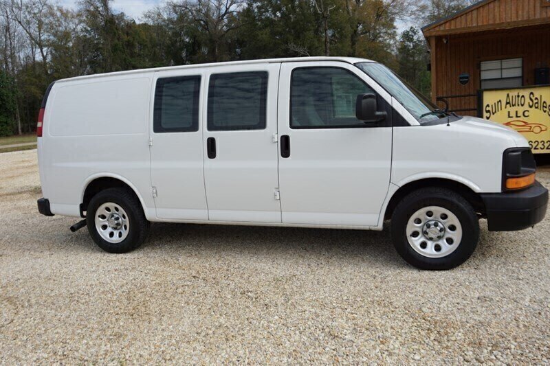 Used 2010 Chevrolet Express 1500 RWD image 15