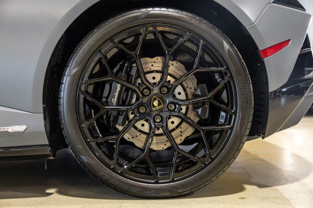 Used 2022 Lamborghini Huracan EVO RWD image 21