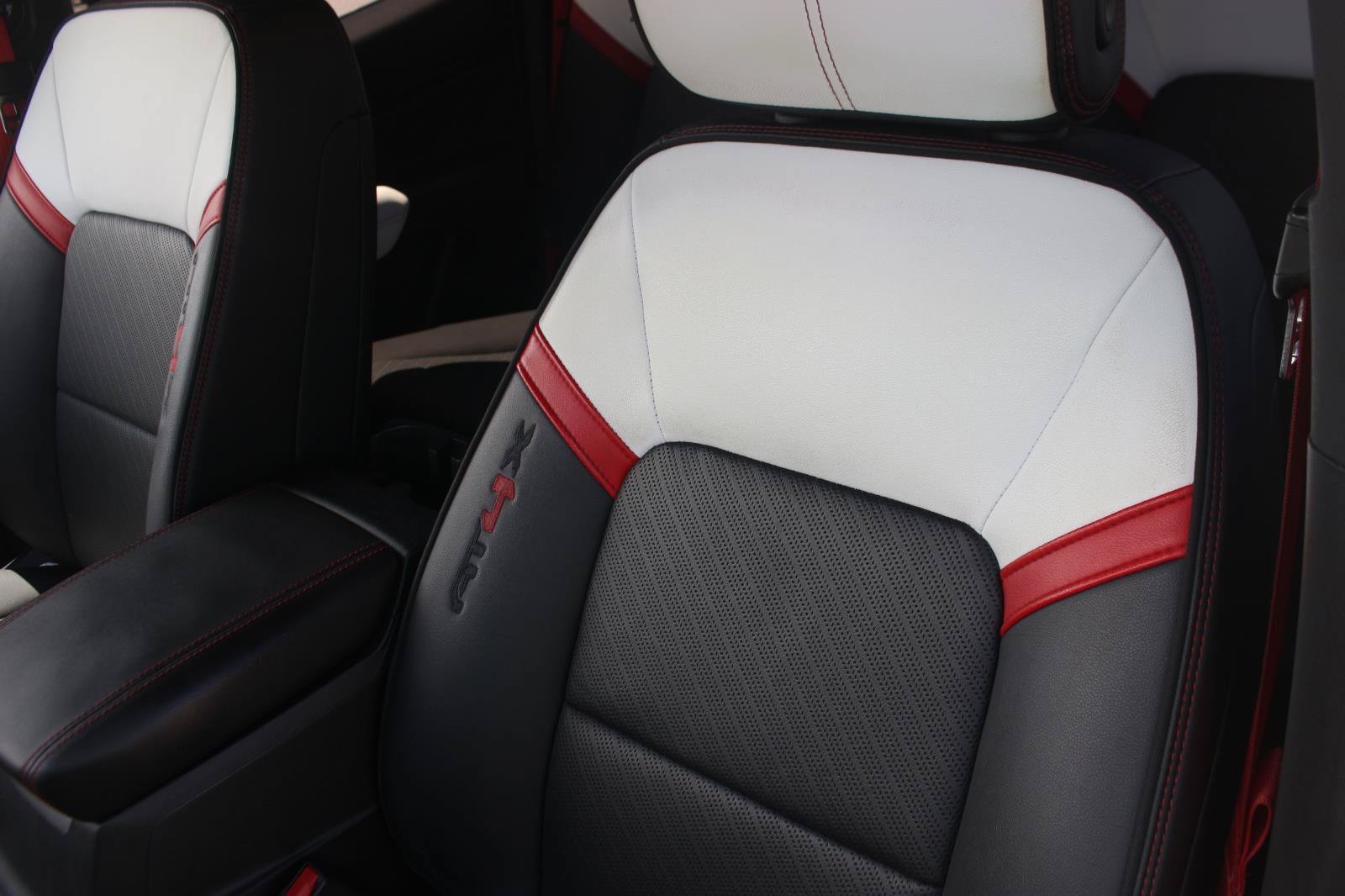 Used 2024 GMC Canyon AT4X AWD/4WD image 32