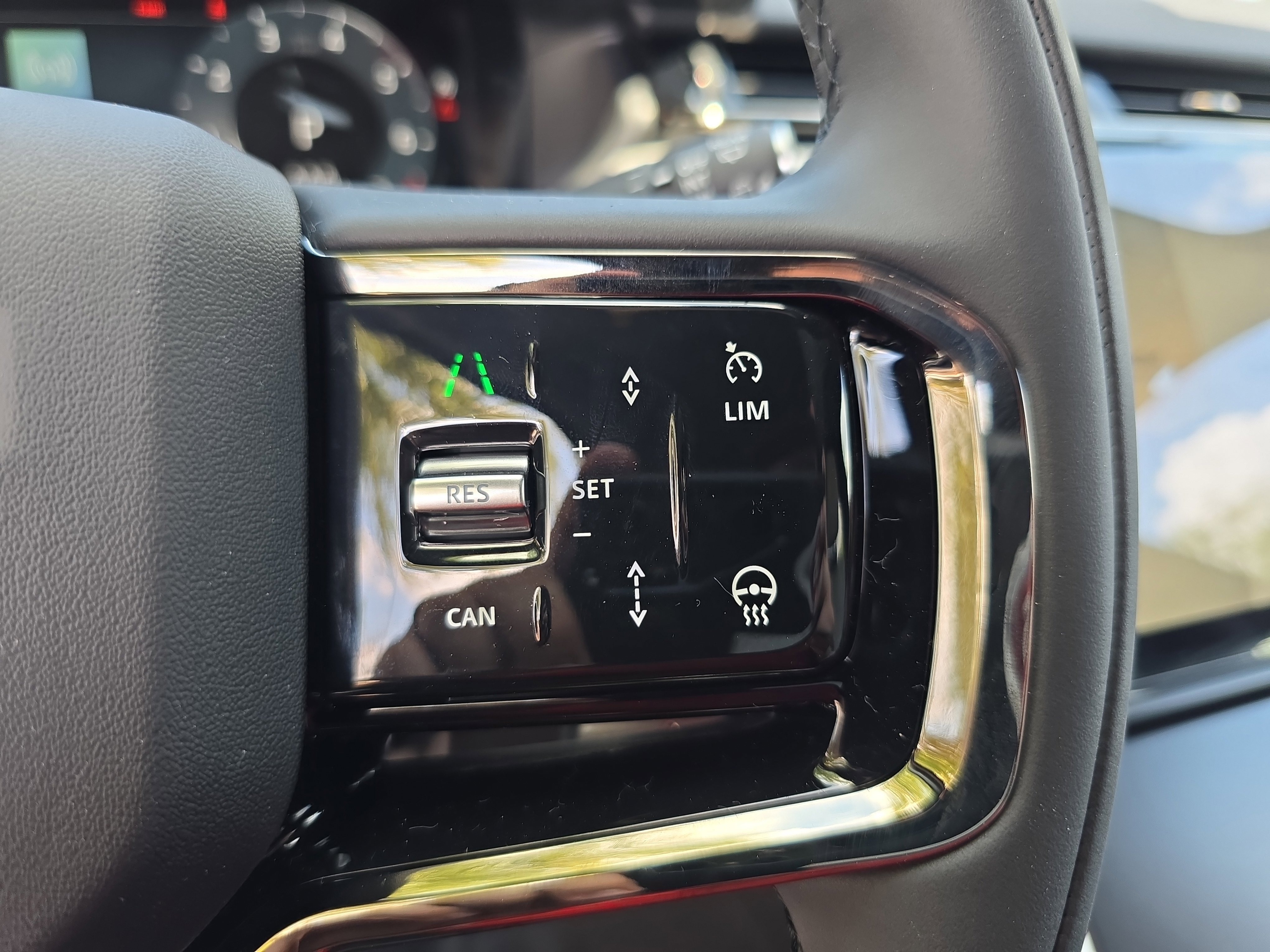 New 2026 Land Rover Range Rover Velar Dynamic SE image 18
