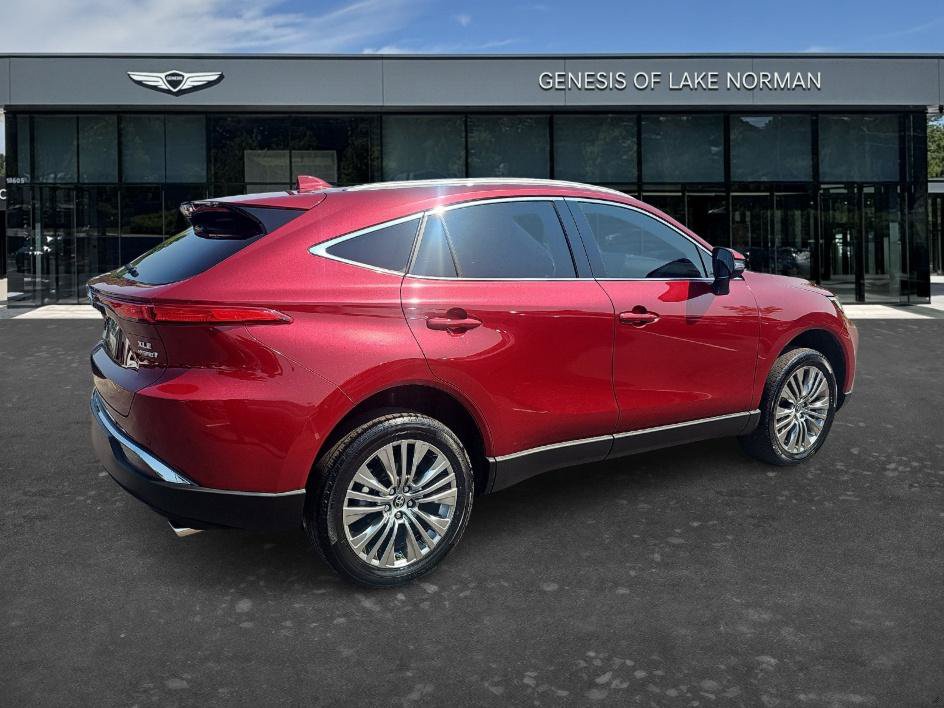 Used 2022 Toyota Venza XLE AWD/4WD image 5