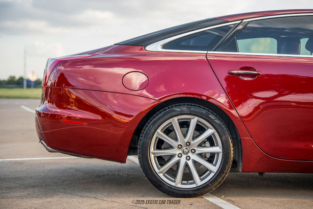 Used 2012 Jaguar XJ image 10