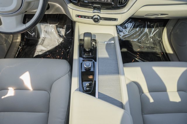 Used 2024 Volvo XC60 T8 Plus w/ Protection Package Premier AWD/4WD image 30