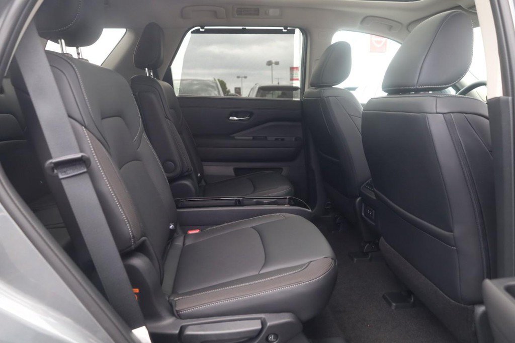 New 2026 Nissan Pathfinder SL w/ SL Premium Package AWD/4WD image 22