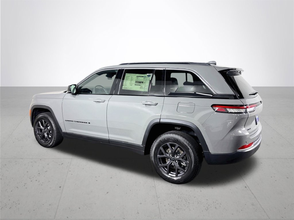 New 2027 Jeep Grand Cherokee Altitude AWD/4WD image 8