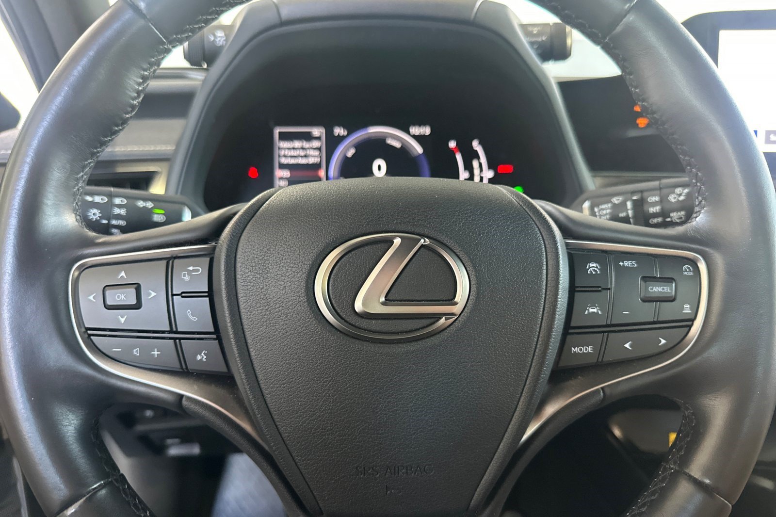 Certified 2025 Lexus UX 300h FWD w/ Accessory Package (Z2) image 28