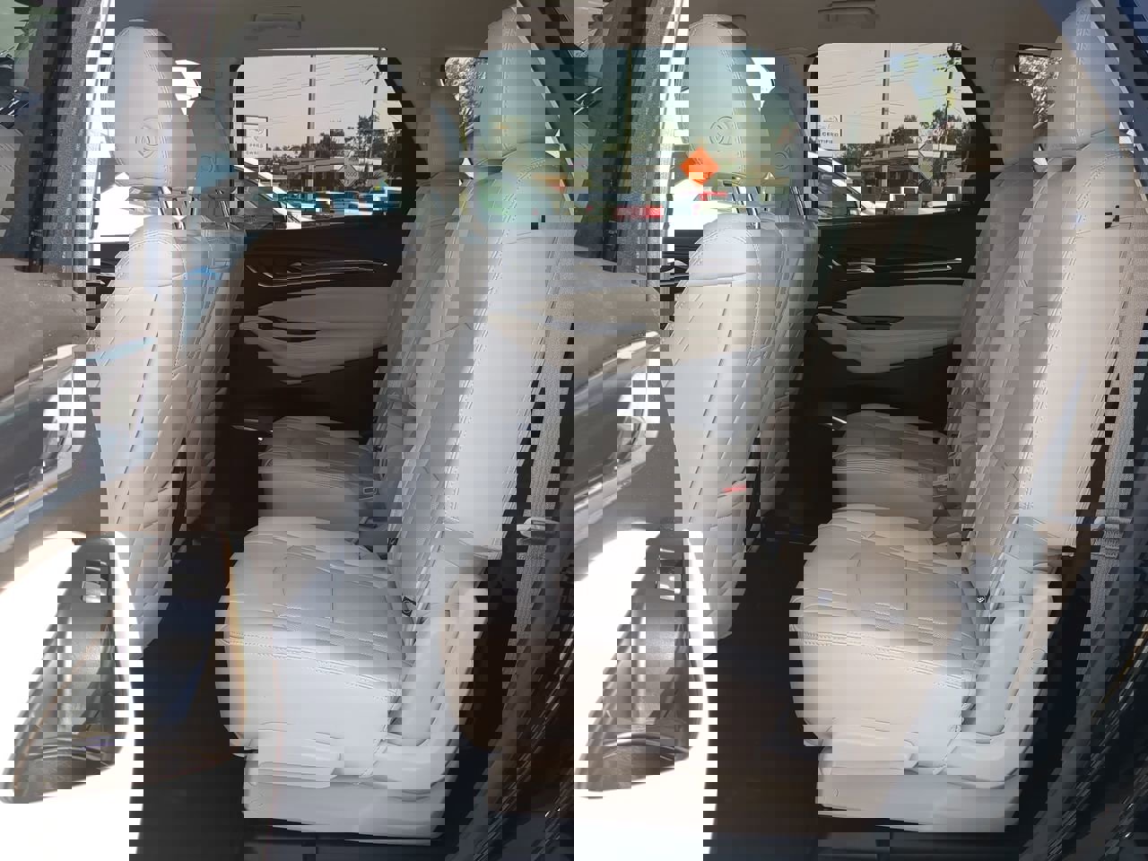 Used 2022 Buick Enclave Essence image 14