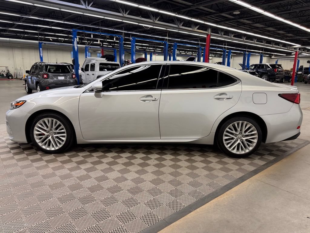Used 2016 Lexus ES 350 w/ Luxury Package w/Wood Trim FWD image 4