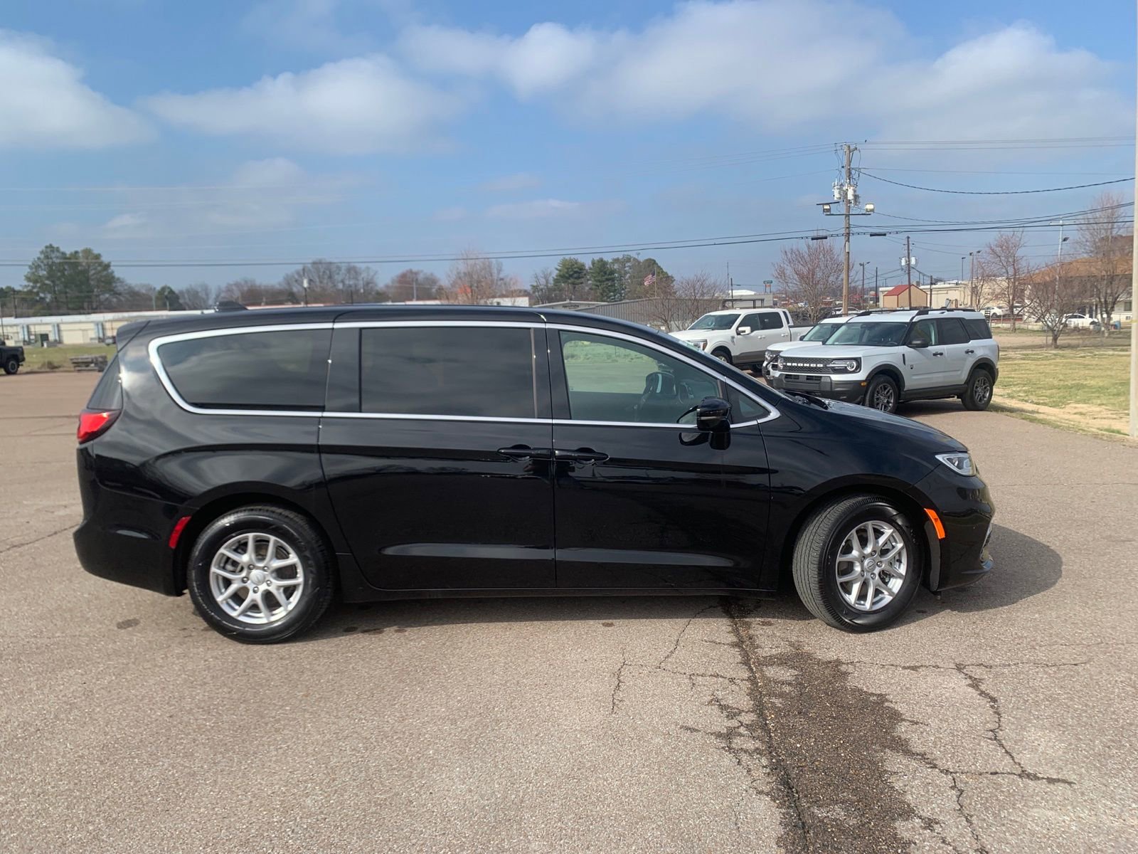 Used 2025 Chrysler Pacifica Select image 8