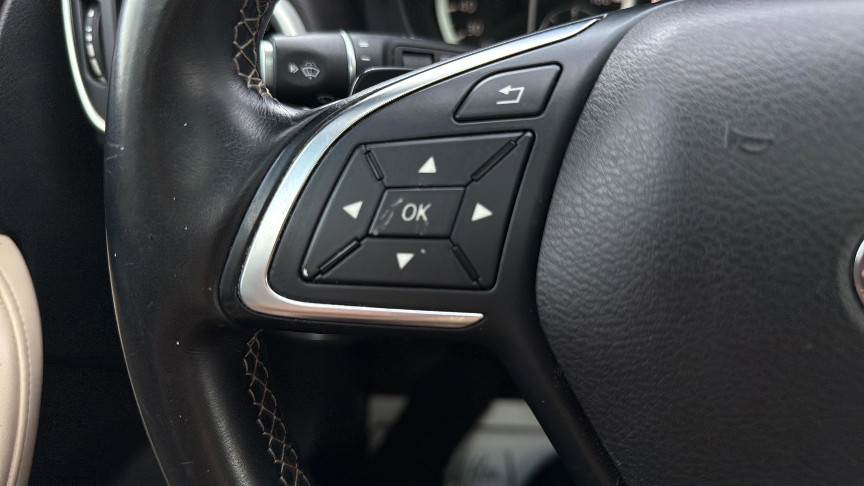 Used 2018 INFINITI QX30 Premium w/ Navigation Package image 24