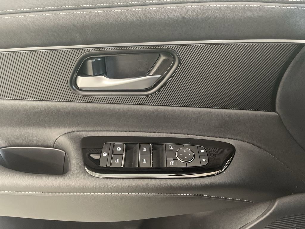 Certified 2025 Nissan Murano SV image 24