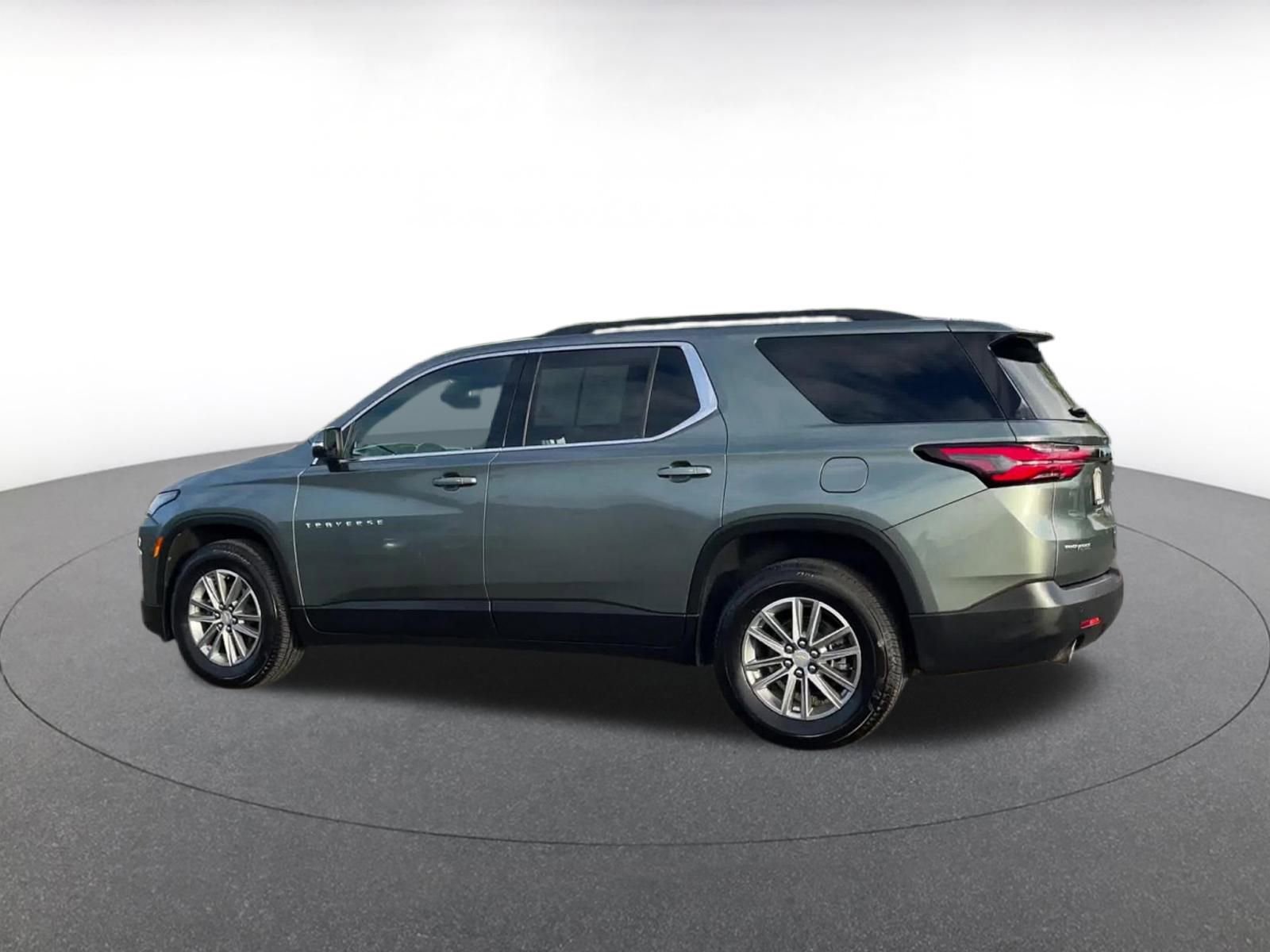 Used 2023 Chevrolet Traverse LT image 10